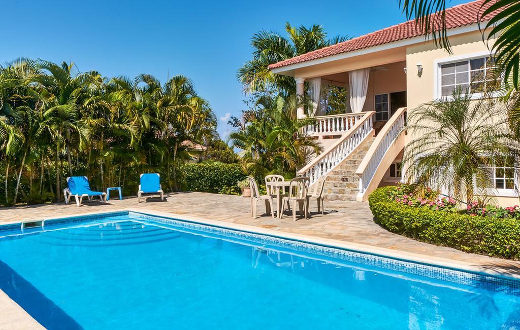 Villa with Garden View